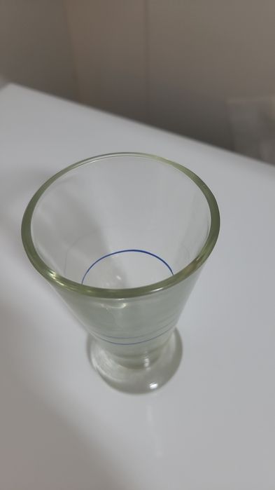Típico copo com risca azul (Vidro grosso)