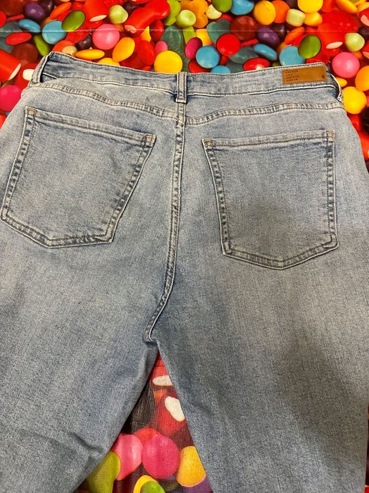 Джинсы супер в идеальном состоянии,широкие на размер 29