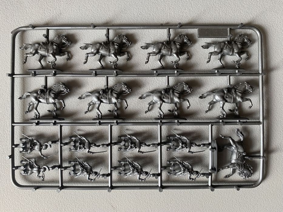 Conjunto de Figurinhas Medievais Destacáveis