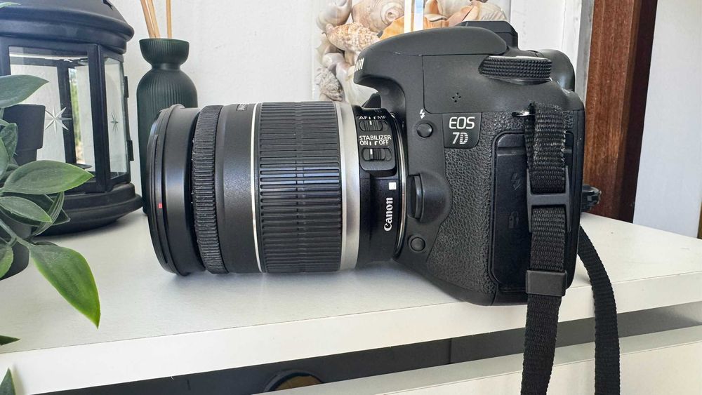 Canon EOS 7D + Objetiva 18-200 IS + Cartão Extreme 64GB