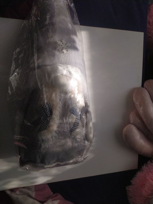 Pluszowy krasnal szary z kokardkami blond uroczy idealny na prezent