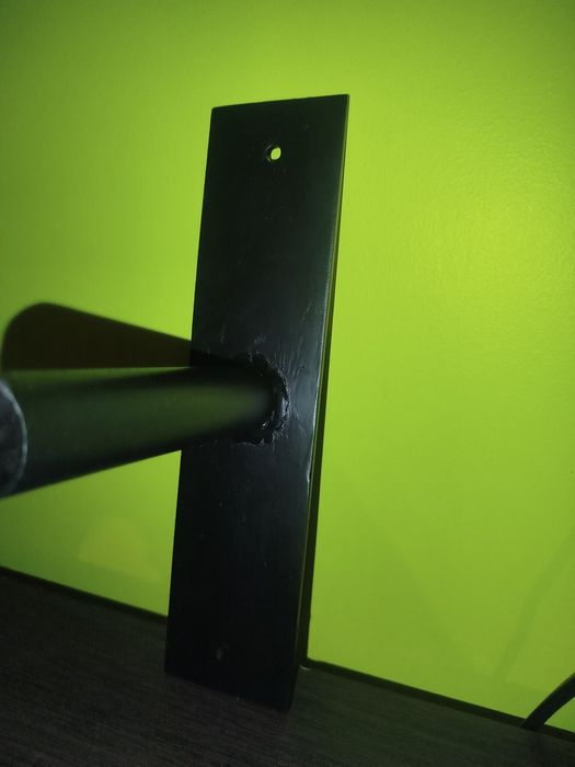 Metalowy wieszak ścienny – spawany, bardzo solidny (garaż / moto / war