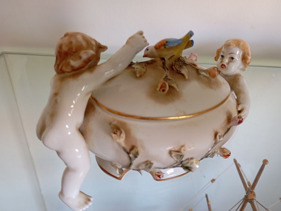 Caixa em porcelana antiga Artibus