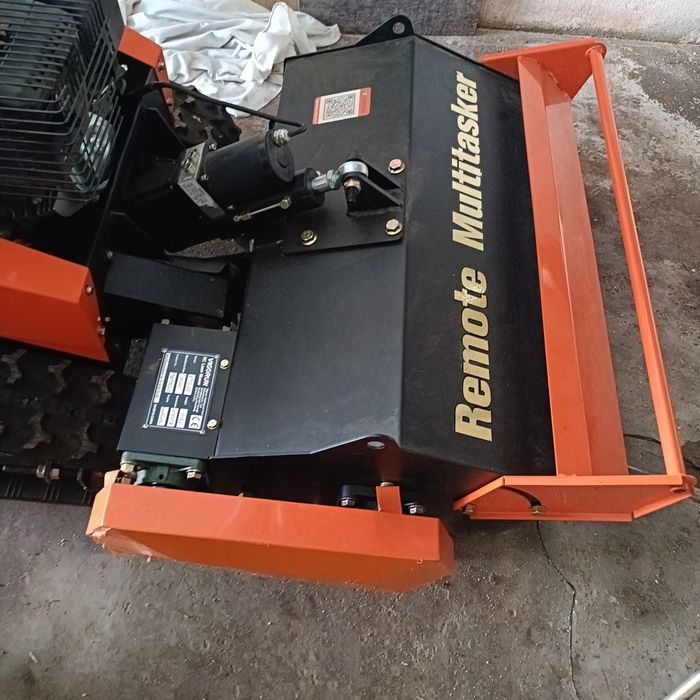 Robot corta mato  telecomandado