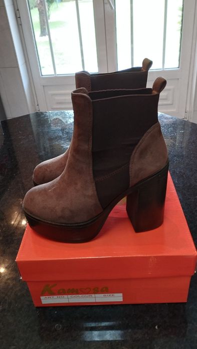 Botas tam 36, com tacão e compensação