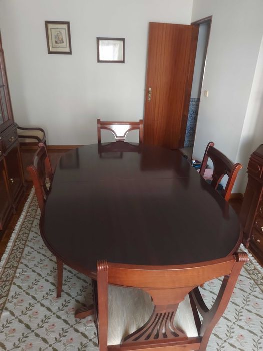 conjunto de sala de jantar clássico, em madeira escura