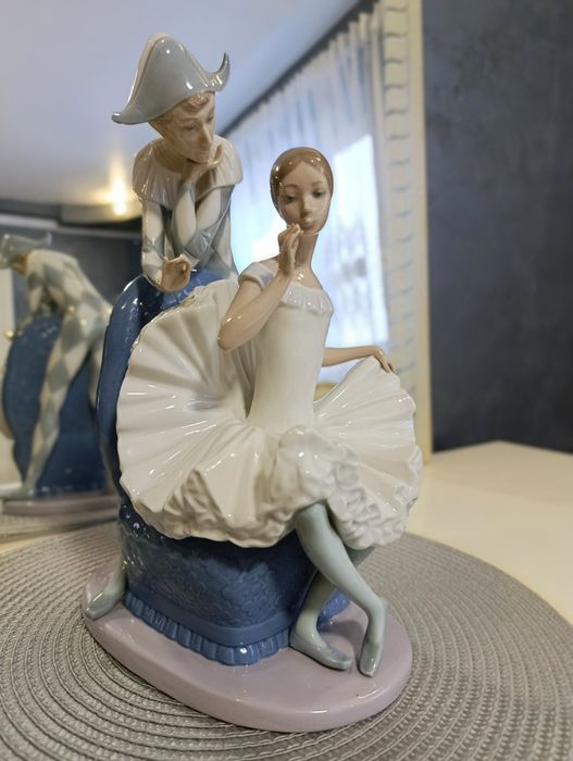 порцеляна арлекіно та балерина