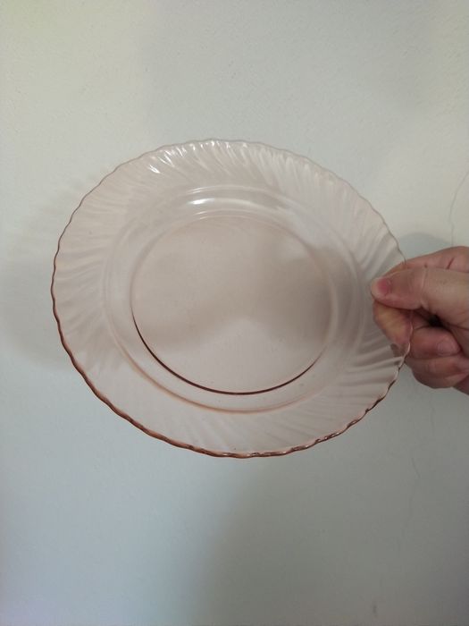 Conjunto de pratos e copos