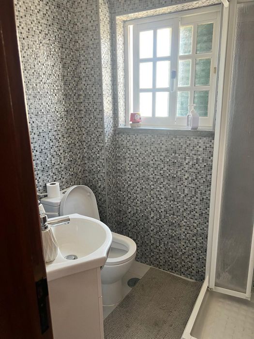Quartos  Casal ou Solteiro (sem filho) para alugar em Amora
