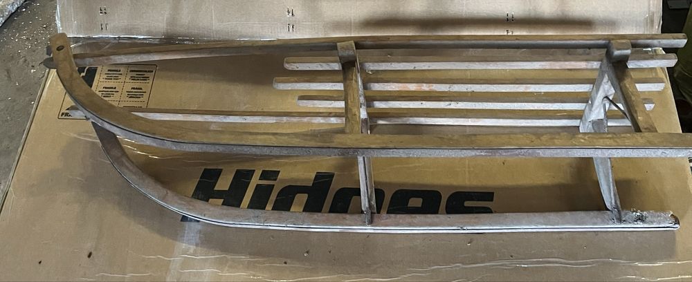 Stare retro sanki drewniane