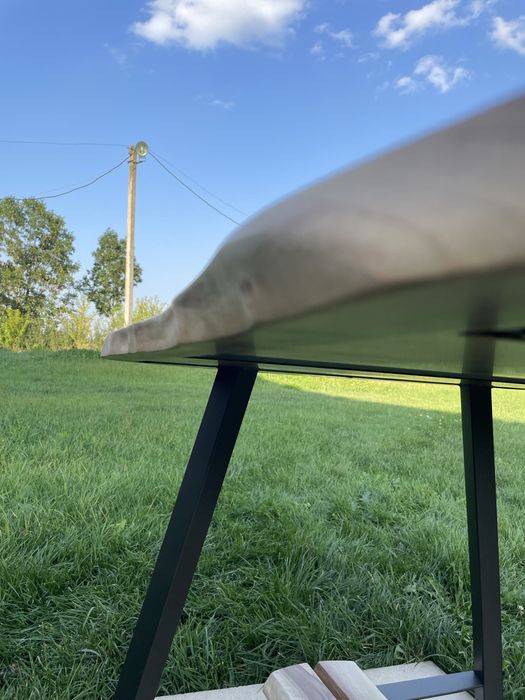 Стіл з горіха в стилі лофт з епоксидною смолою