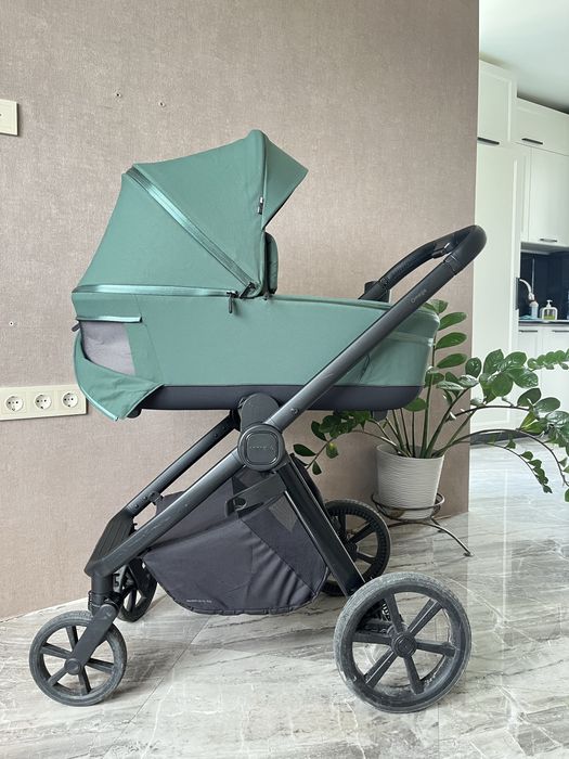 Продам детскую коляску 3в 1 Carrello Omega CRL- 6540/1