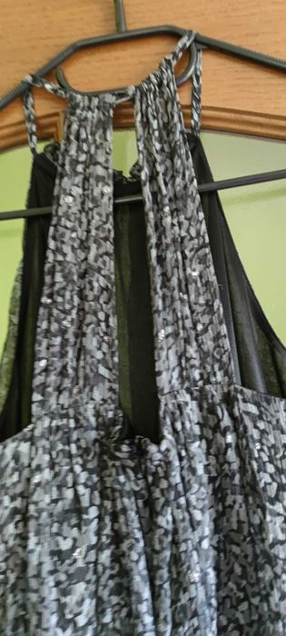 Sukienka bombka Camaieu z odkrytymi ramionami