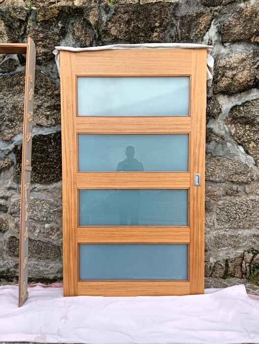 Porta de correr em cassete em madeira natural de 200*116