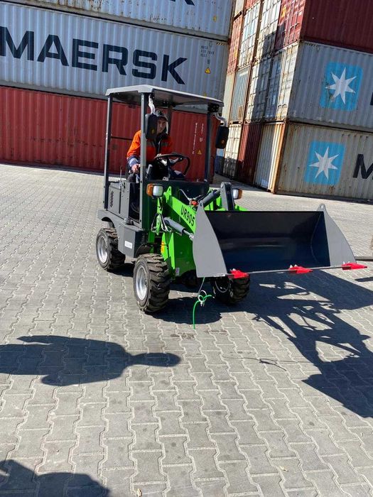 Новый погрузчик  электрический  ( навантажувач  електричний ).