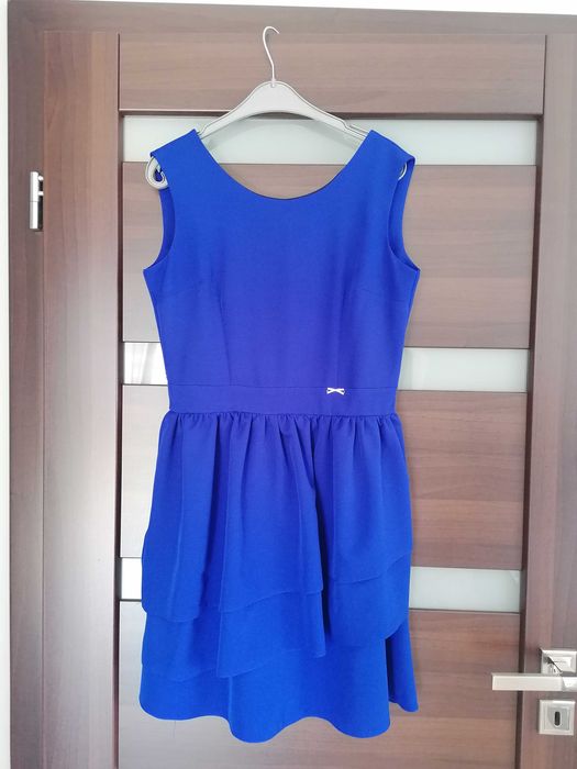 Ciemnoniebieska sukienka