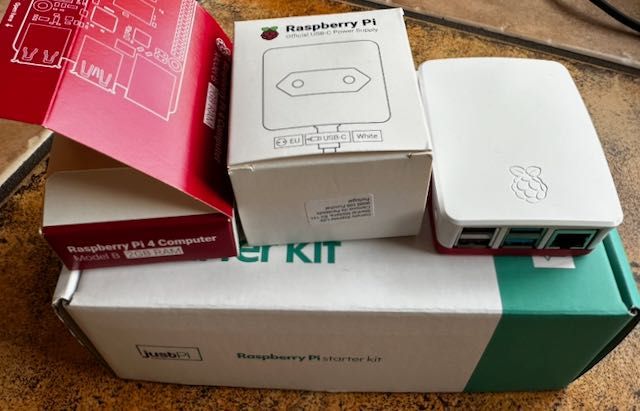 Raspberry pi 4 model B 2 GB ram + SD 32gb