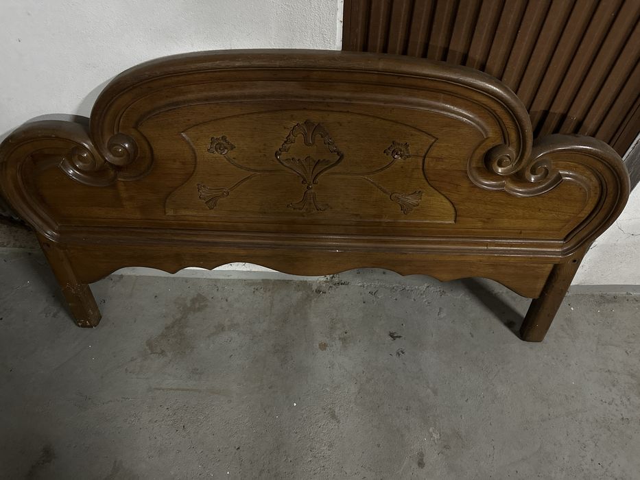 Cama de madeira maciça