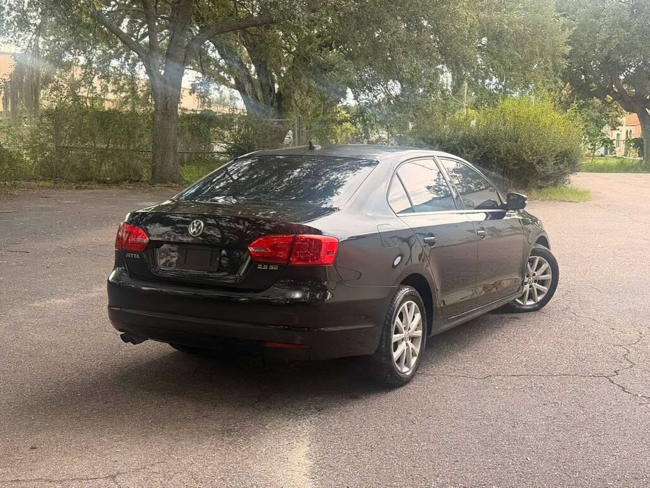 Volkswagen Jetta SE      2013