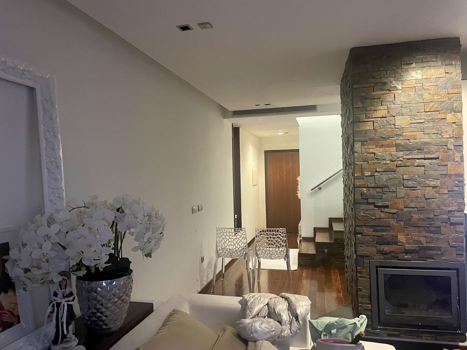 Moradia arquitectura moderna V3+1 rebordosa