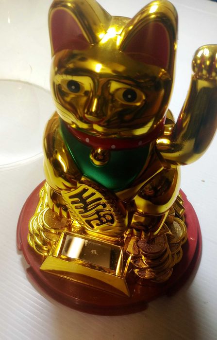 Gato da Sorte ou Maneki Neko a energia solar
