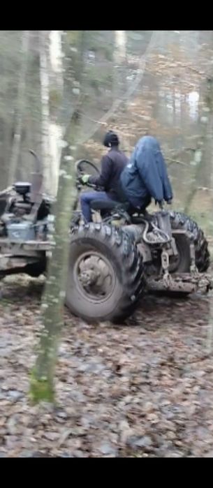 Трактор 4×4 з навантажувачем лісу