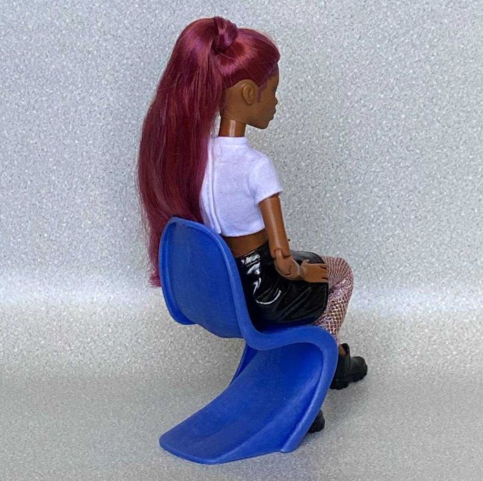 Дизайнерський стілець Pantone для ляльок Barbie та ін. Масштаб 1:6