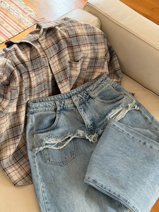 Джинси в стилі відомого бренду