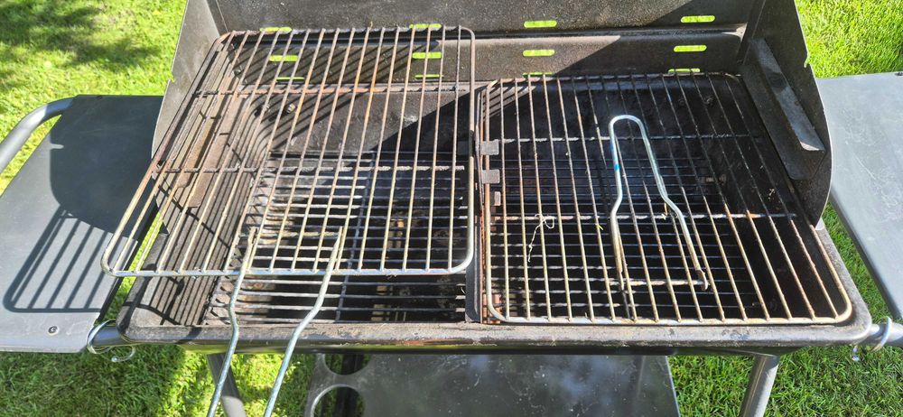 Grill węglowy z półeczkami używany + brykiet