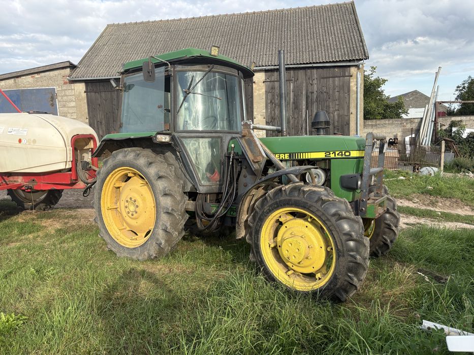 John Deere 2140