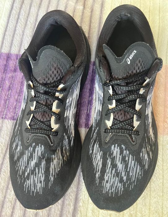 Кросівки асікс бігові