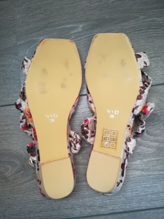 Sandálias Victoria Delef 38