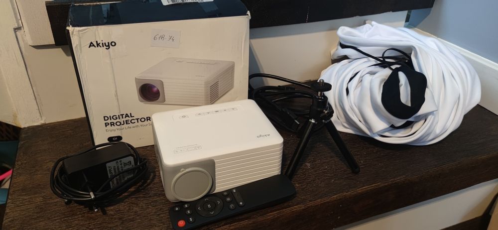 Projektor Akiyo 01 + ekran 254cm + hdmi + pilot + statyw + hdmi/USB C