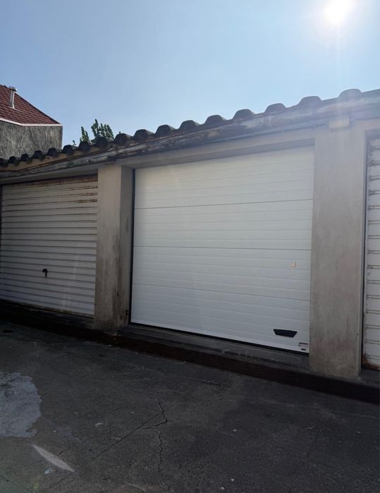 Garagem box para arrendamento - 13,5m2 - Acesso Reservado