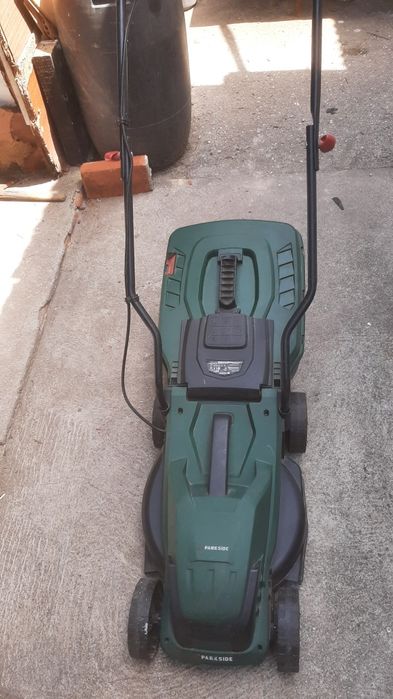 Máquina de cortar relva Parkside
