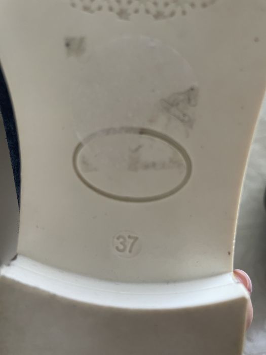 Vendo saoatos azuis , estao novos