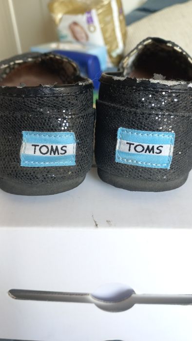Toms czarne brokatowe W7