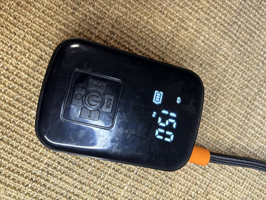 Elektryczna pompka akumulatorowa do roweru lub samochodu