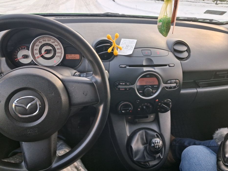 Mazda 2  1.4 benz 2008 rok