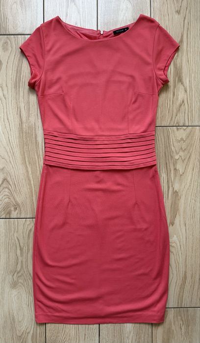 Malinowa sukienka Tatuum 40