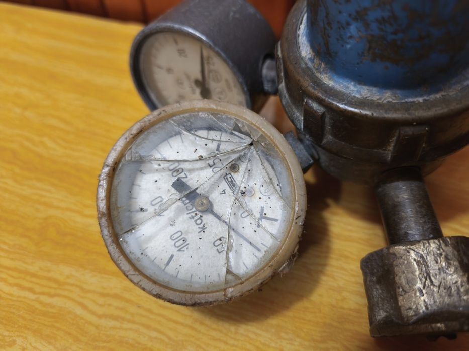 Кислородный редуктор, используемый для газосварки и резки.