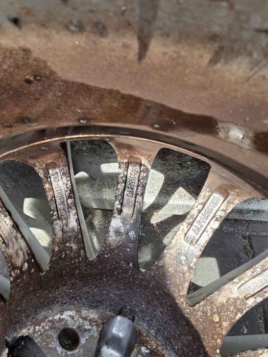 Felgi Alfa Romeo  z oponami wielosezonowymi Continental