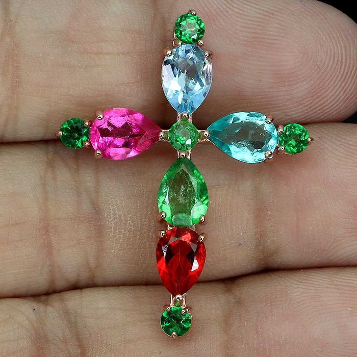 Подвеска из серебра 925 пробы с топазом 7x5 мм.