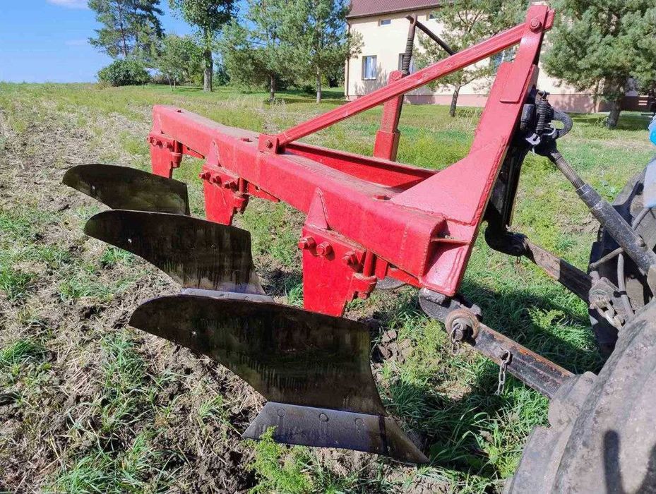 Плуг трикорпусний