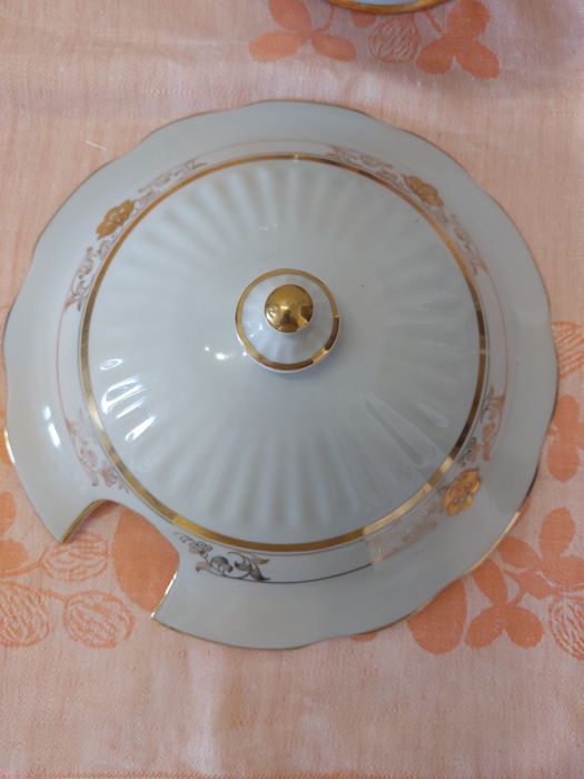 Супница фарфоровая