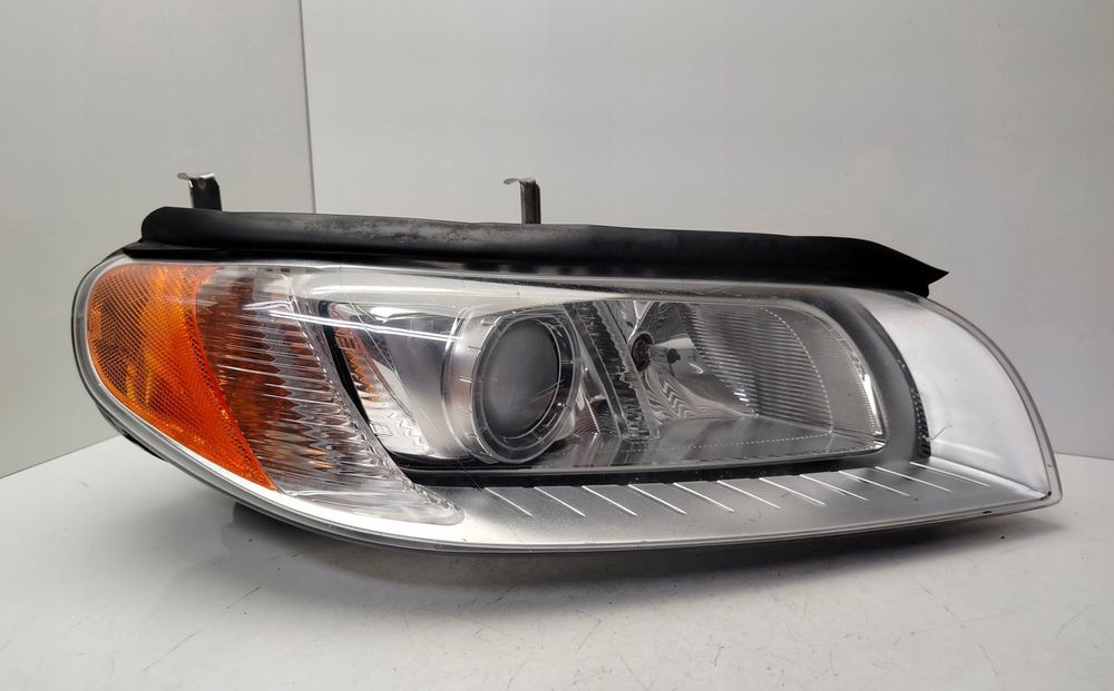 volvo xc70 v70 iii 07r- reflektor lampa prawy przód prawa przednia xenon