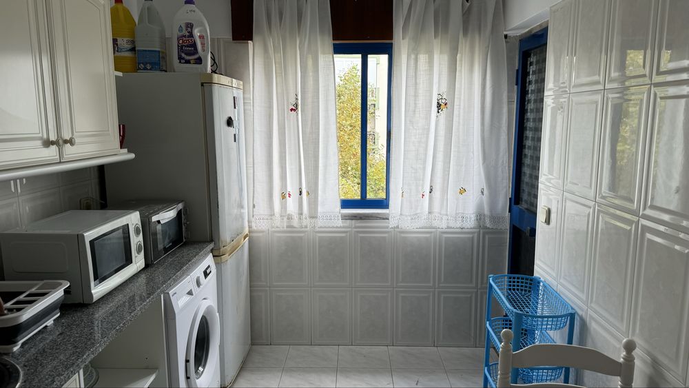 Quarto DE SOLTEIRO para arrendar nas Paivas / Amora perto do pingo doce e jardim das paivas.