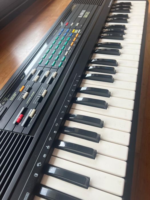 Kawai WK-40 – Teclado Electrónico 49 Teclas + Carregador