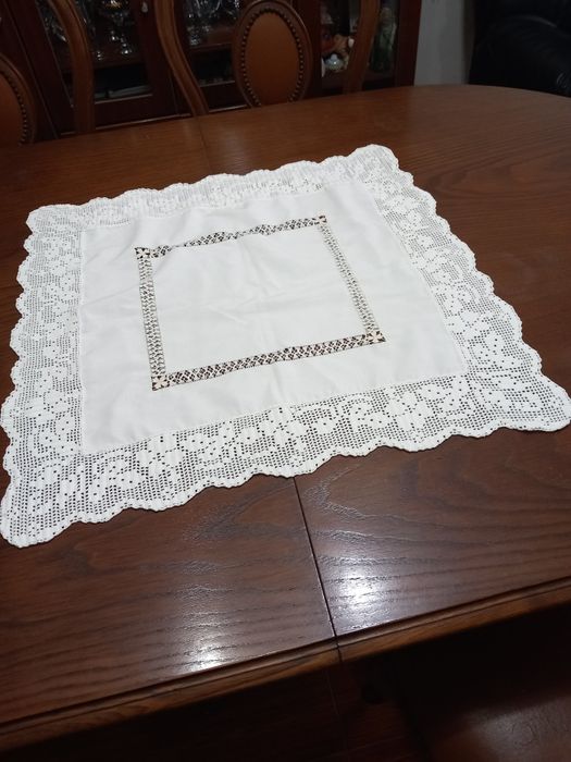Napron, lindíssimo em linho e croché.  Tudo feito artesanal