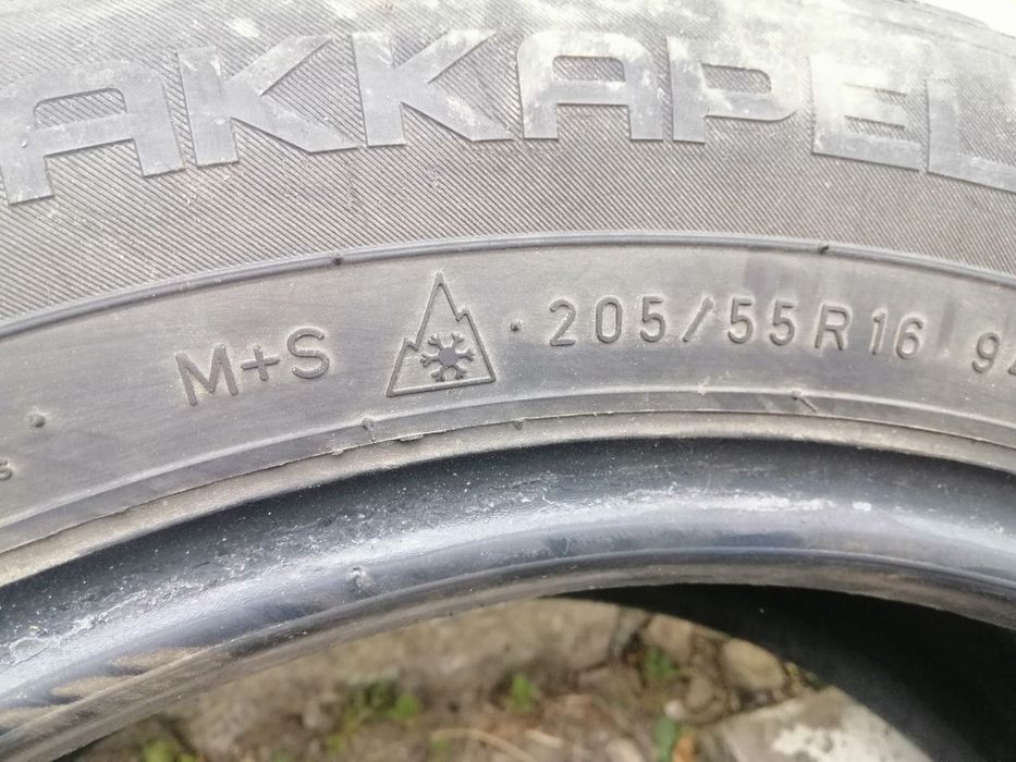 Продам зимові шиповані шини R16